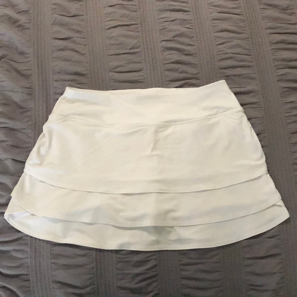 Athleta tennis skirt. White. Size MT.